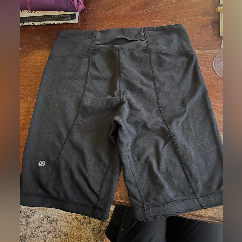 LULULEMON size 6 tall bike shorts - Picture 8 of 8